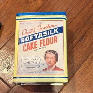 Betty Crocker Softasilk Cake Flour Tin with Red and Blue Accents